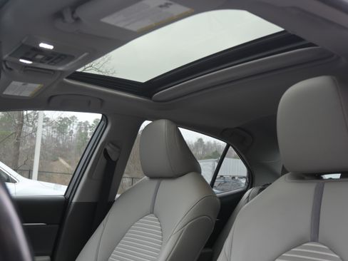 Used 2020 Toyota Camry SE image 29