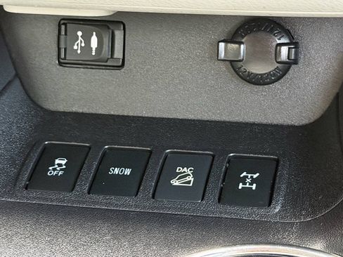 Used 2016 Toyota Highlander XLE AWD/4WD image 33
