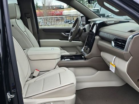 New 2026 GMC Yukon XL Denali w/ Denali Reserve Package image 10