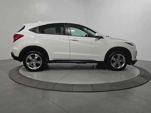 Used 2017 Honda HR-V LX image 6