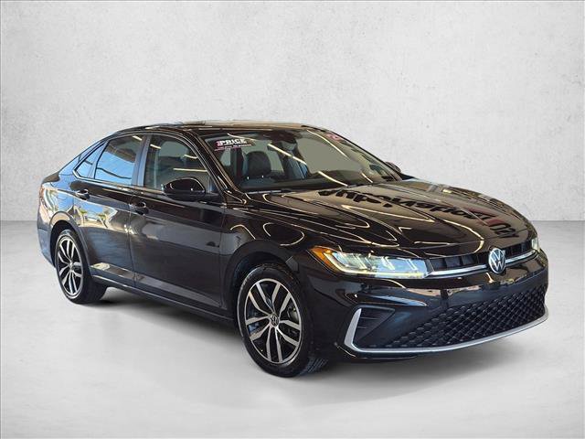 Used 2025 Volkswagen Jetta SE FWD image 3