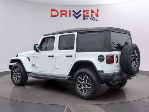 Certified 2026 Jeep Wrangler Unlimited Sahara AWD/4WD image 3