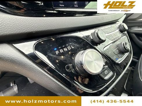 Used 2025 Chrysler Pacifica Select FWD image 15