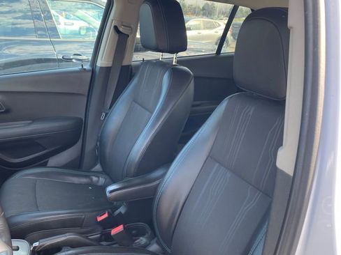 Used 2016 Chevrolet Trax LT w/ LT Convenience Package image 5