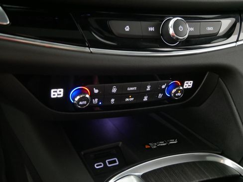 Used 2024 Buick Enclave Avenir w/ Avenir Technology Package AWD/4WD image 23