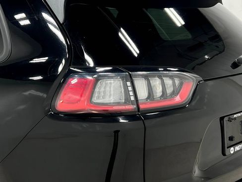 Used 2019 Jeep Cherokee Latitude Plus FWD image 35