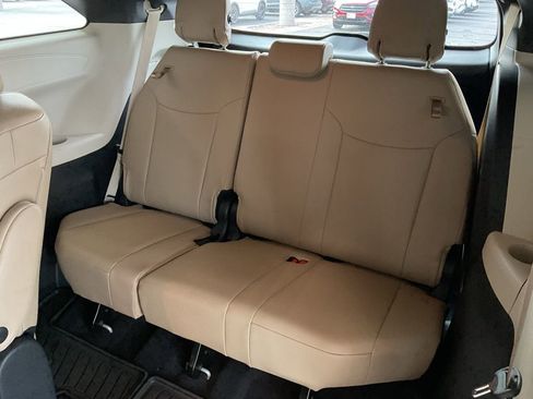 Used 2023 Toyota Sienna XLE image 21