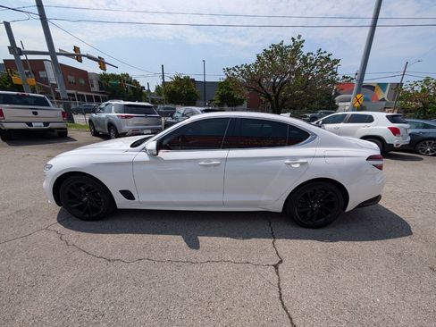 Used 2022 Genesis G70 2.0T RWD image 9