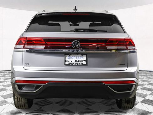 Used 2024 Volkswagen Atlas Cross Sport SE image 17