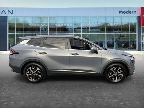 Used 2023 Kia Sportage EX image 4