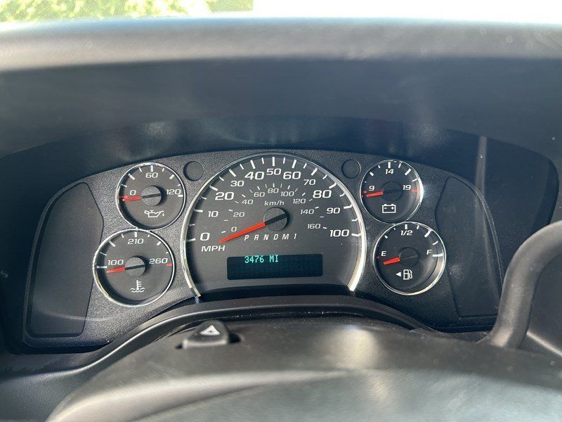 Used 2026 Chevrolet Express 2500 RWD image 9