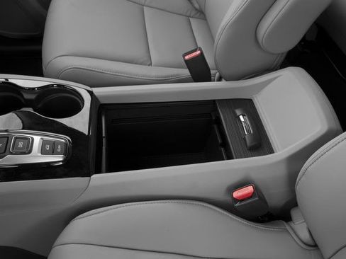 Used 2016 Honda Pilot Touring image 10