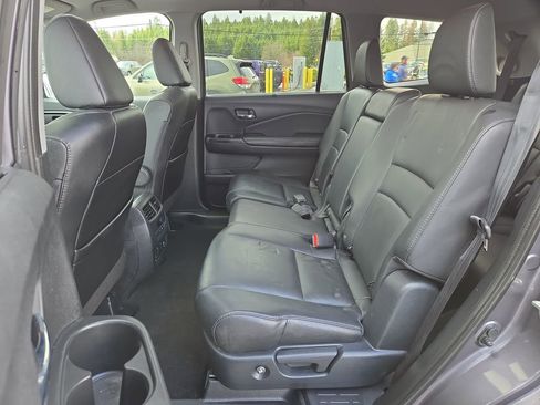 Used 2018 Honda Pilot Touring image 15
