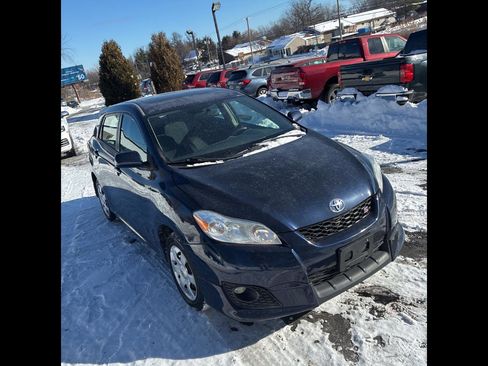 Used 2010 Toyota Matrix S image 1