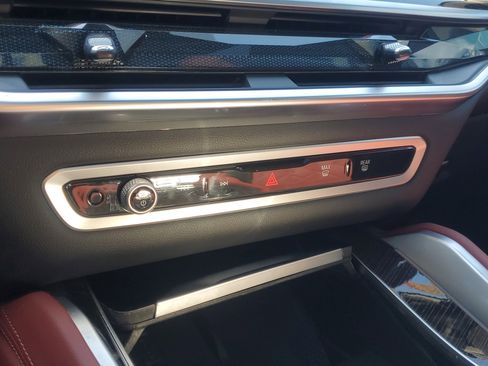 Used 2025 BMW X6 xDrive40i w/ Premium Package image 29