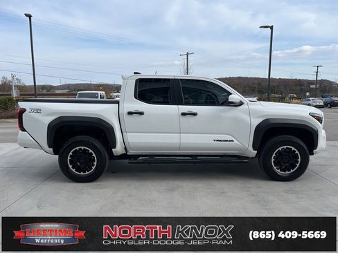 Used 2024 Toyota Tacoma TRD Off-Road image 21