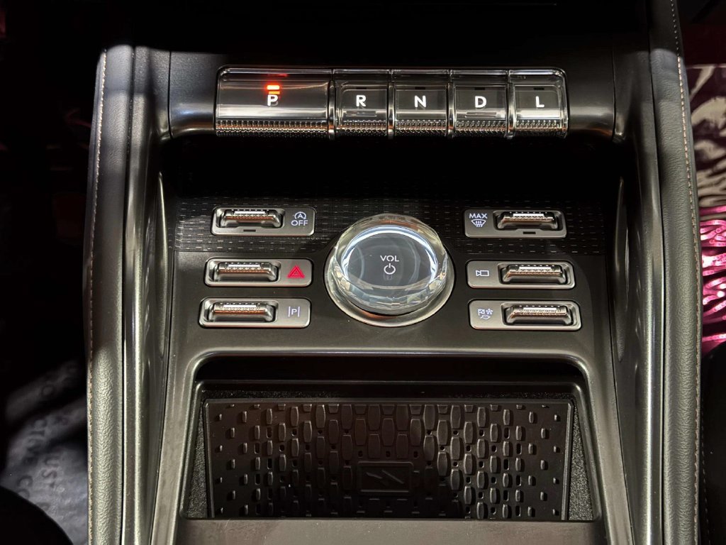 Certified 2024 Lincoln Nautilus Reserve w/ Jet Appearance Package (87T) AWD/4WD image 8