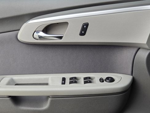 Used 2012 Chevrolet Traverse LS FWD image 18