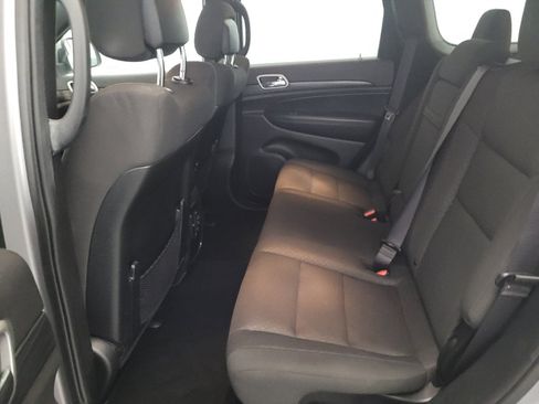Used 2020 Jeep Grand Cherokee Laredo AWD/4WD image 18