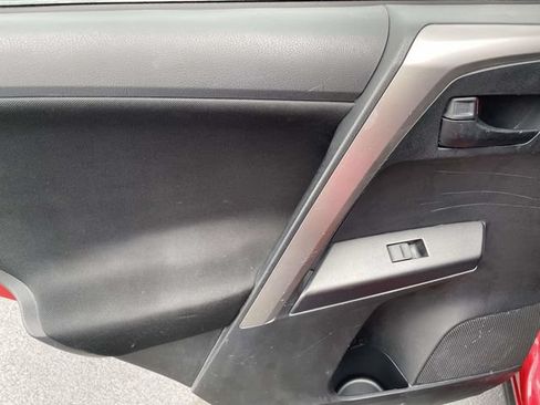 Used 2016 Toyota RAV4 LE FWD image 15