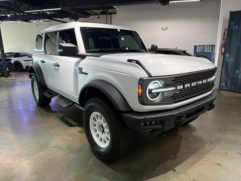 Used 2025 Ford Bronco Badlands image 12