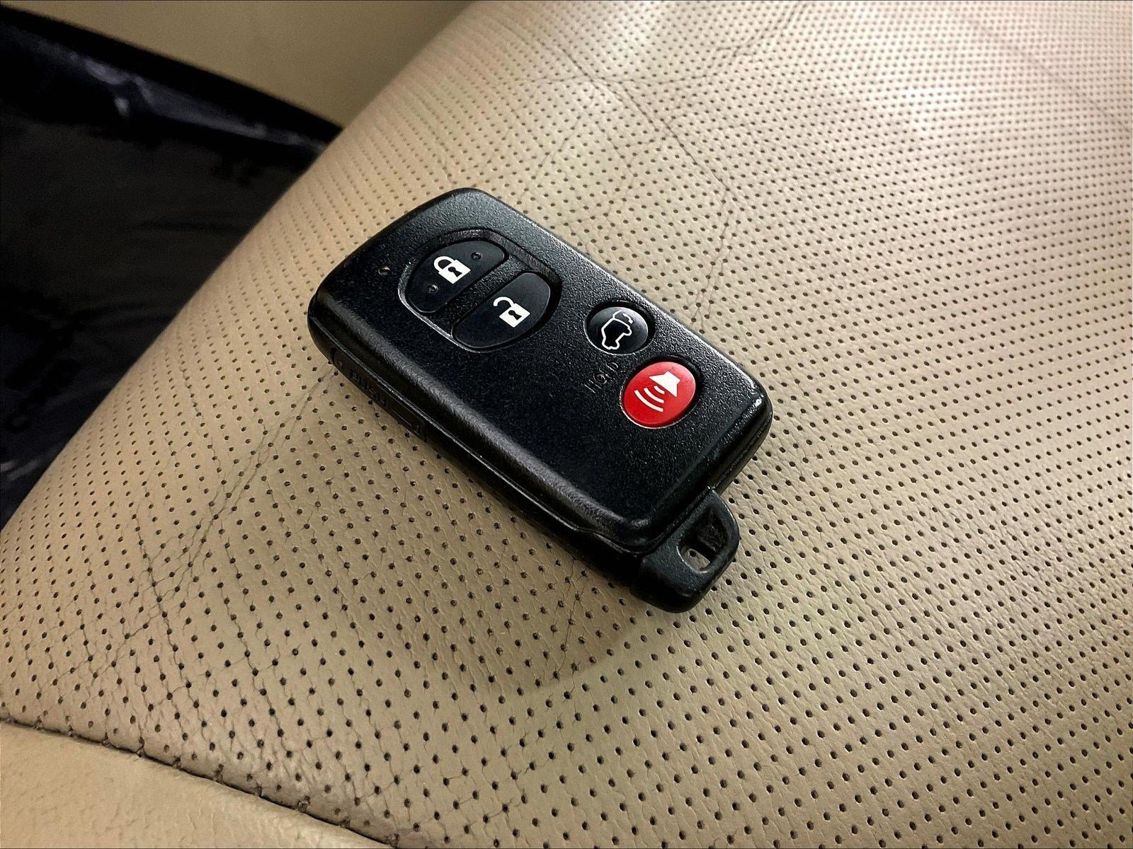 Used 2012 Toyota Highlander Limited w/ Tow Pkg AWD/4WD image 36