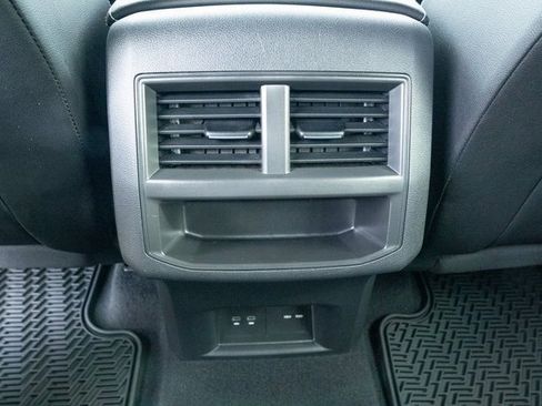 Used 2023 Volkswagen Atlas Cross Sport SE image 33