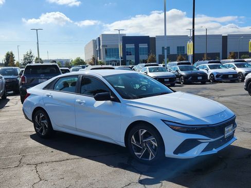 New 2025 Hyundai Elantra Sport image 7