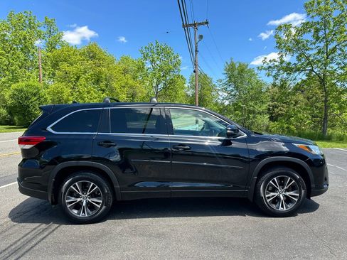 Used 2018 Toyota Highlander Plus w/ Protection Package #3 AWD/4WD image 8