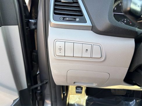 Used 2018 Hyundai Tucson SEL image 18