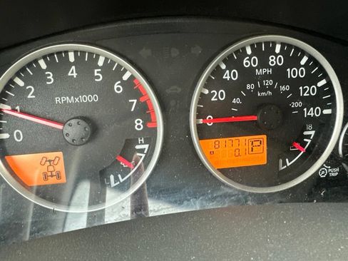 Used 2011 Nissan Frontier SL AWD/4WD image 12