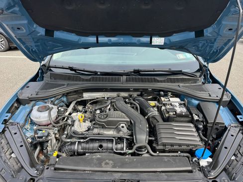 Used 2025 Volkswagen Jetta SE image 32