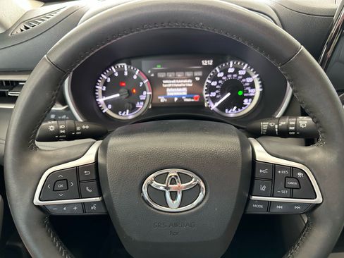 Used 2024 Toyota Highlander XLE AWD/4WD image 27