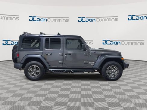 Used 2018 Jeep Wrangler Unlimited Sport S AWD/4WD image 9