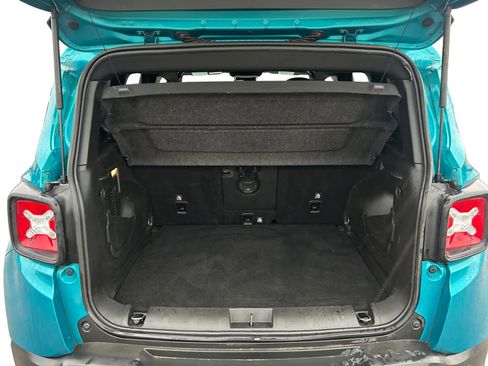 Used 2021 Jeep Renegade Latitude image 18