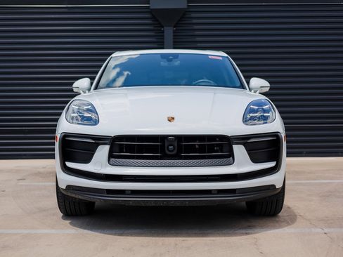 Certified 2025 Porsche Macan image 10
