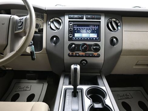 Used 2014 Ford Expedition XLT AWD/4WD image 18