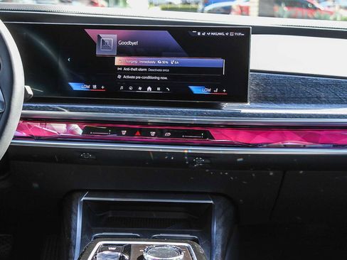 Certified 2025 BMW i7 eDrive50 w/ Premium Package image 13