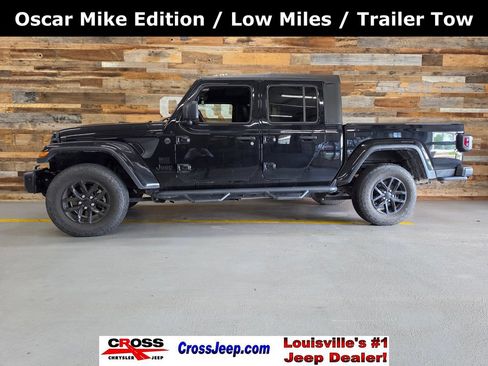 Used 2023 Jeep Gladiator Sport AWD/4WD image 1