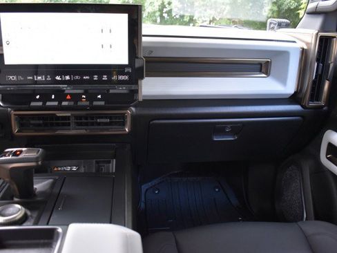 Used 2024 GMC Hummer EV 3X w/ LPO, Illumination Package AWD/4WD image 15