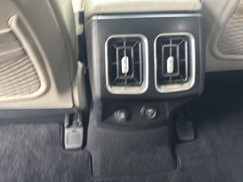 Used 2022 Kia Sorento EX w/ Panoramic Sunroof Package FWD image 17