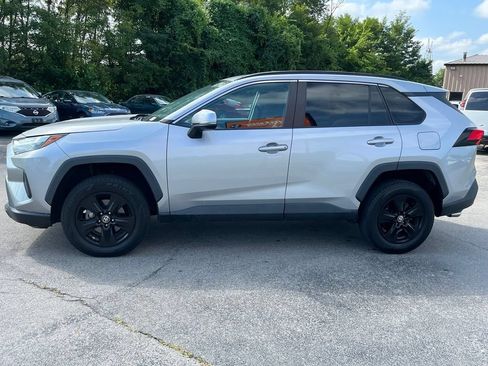 Used 2022 Toyota RAV4 XLE AWD/4WD image 5