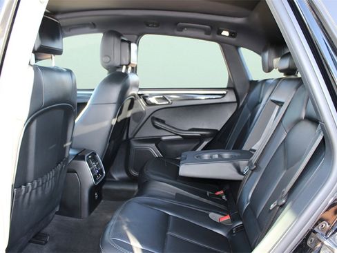 Used 2023 Porsche Macan Turbo image 17