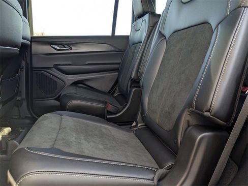 New 2025 Jeep Grand Cherokee L Altitude image 29