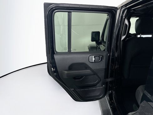 Used 2025 Jeep Wrangler Sahara image 26