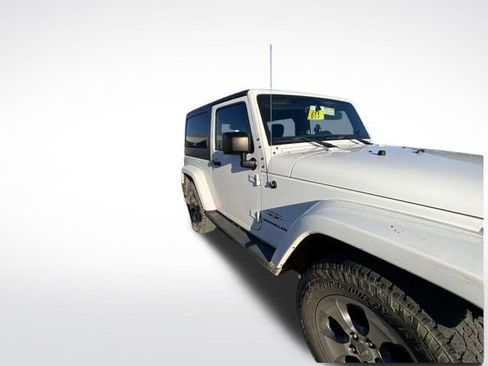 Used 2016 Jeep Wrangler Sahara w/ Connectivity Group image 12