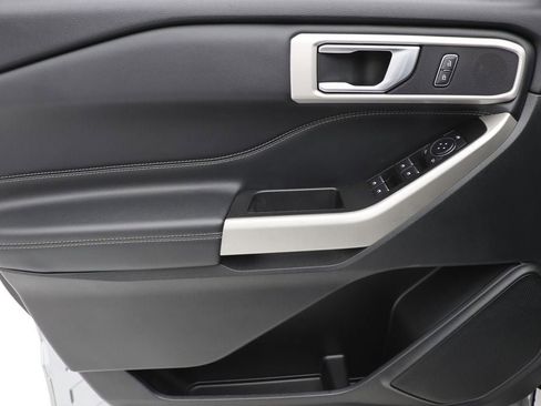 Used 2022 Ford Explorer XLT w/ Equipment Group 202A image 15