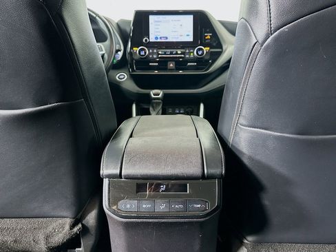 Used 2023 Toyota Highlander XLE FWD image 26
