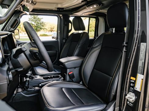 Used 2024 Jeep Gladiator Sport image 36