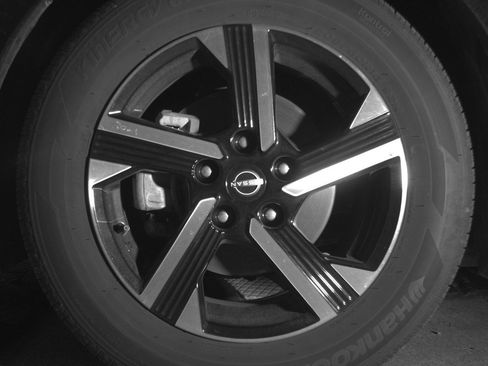 Used 2025 Nissan Sentra SV image 12